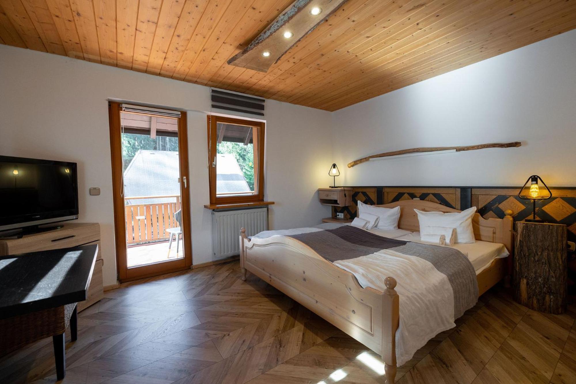 Berghotel Und Restaurant Kraeuter Chalet Furtwangen Exteriér fotografie